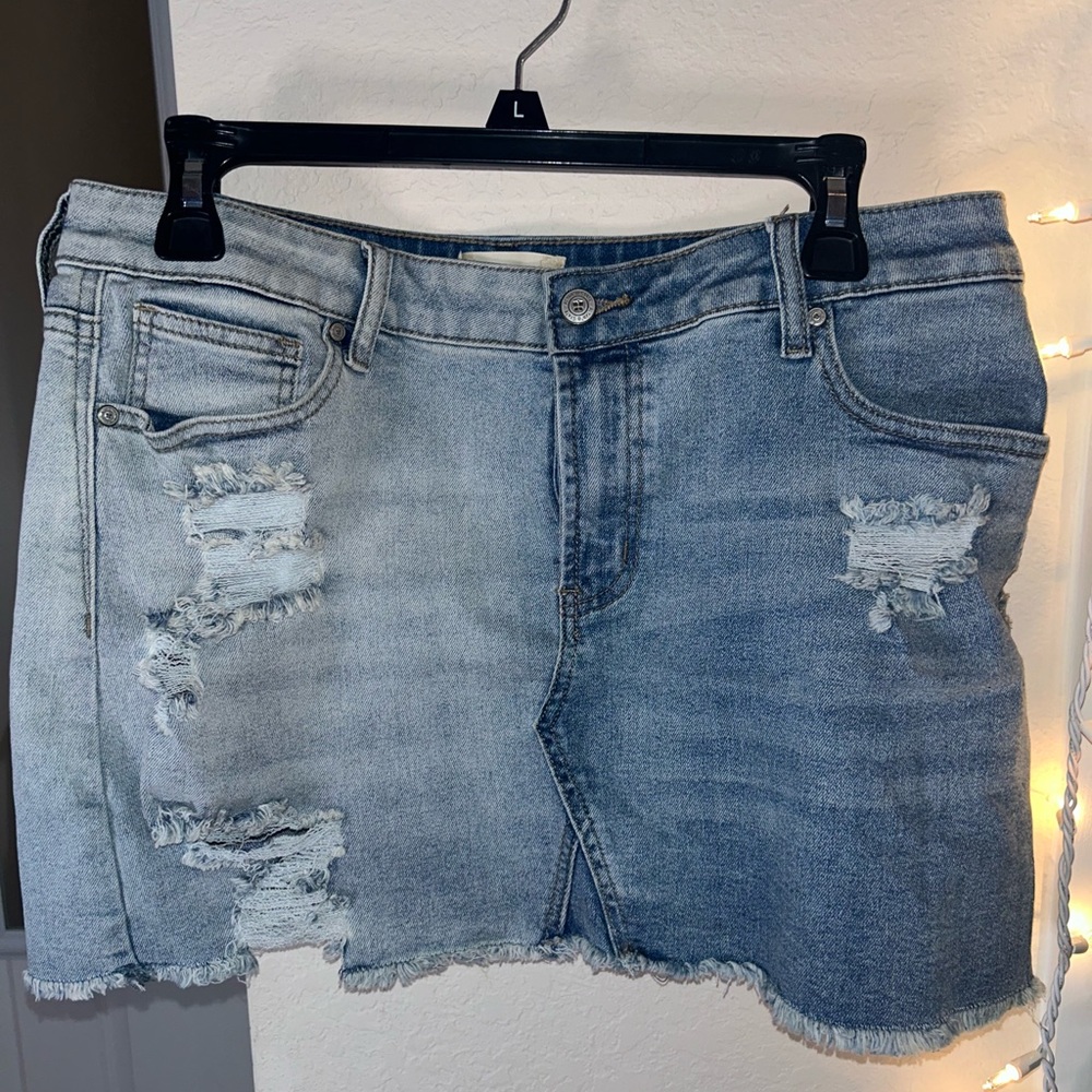 RIPPED RAW HEM DENIM SKIRT